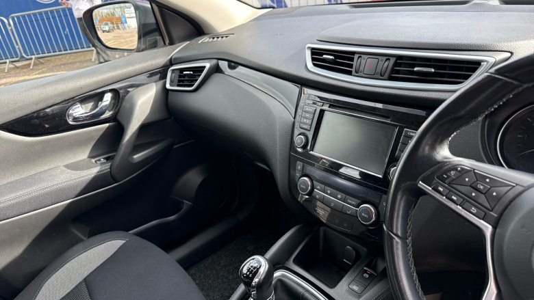 Nissan Qashqai 1.3 DiG-T Acenta Premium 5dr Petrol Hatchback